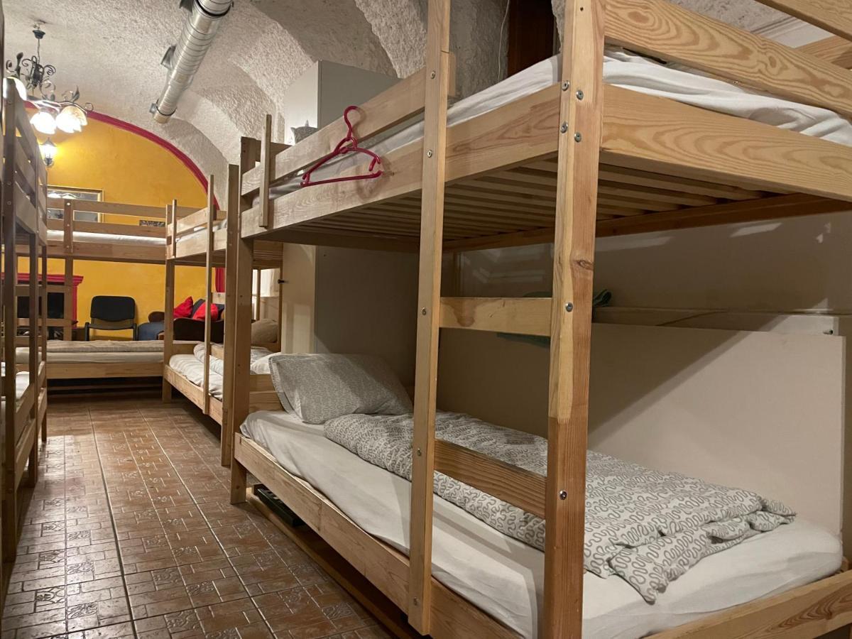 Apartamento Whole Basemenet Former Pub4 Stag Do/hen Party Budapest