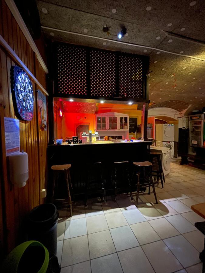Whole Basemenet Former Pub4 Stag Do/hen Party Apartamento Budapest