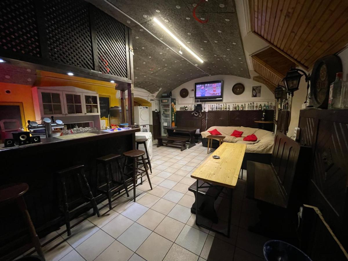 Whole Basemenet Former Pub4 Stag Do/hen Party Apartamento